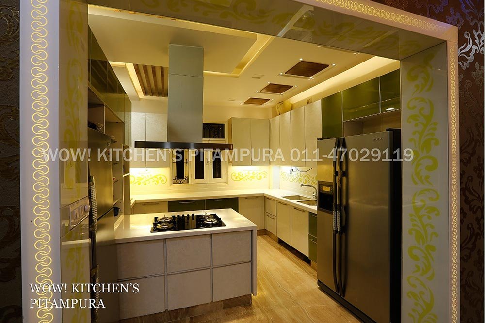 Island shaped kitchen
